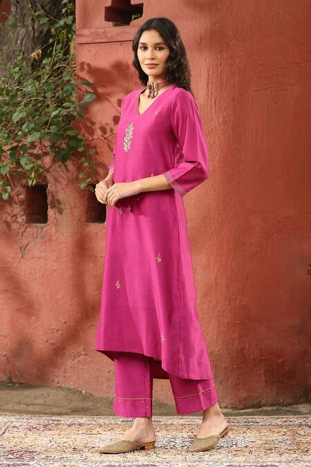 Weaver Story_Pink Chanderi Silk Embroidery V-neck Kurta With Pant _Online_at_Aza_Fashions