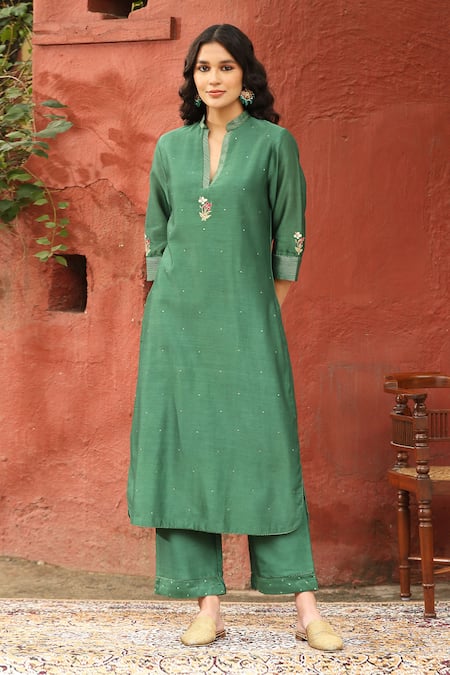 Weaver Story_Green Chanderi Silk Embroidery Mandarin Collar Placement Flower Kurta Pant Set _Online_at_Aza_Fashions