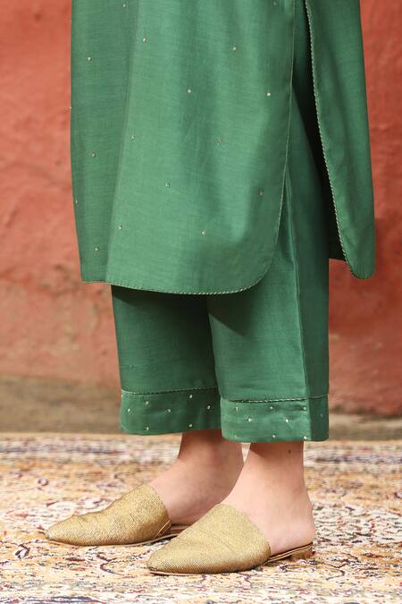 Weaver Story_Green Chanderi Silk Embroidery Mandarin Collar Placement Flower Kurta Pant Set _at_Aza_Fashions