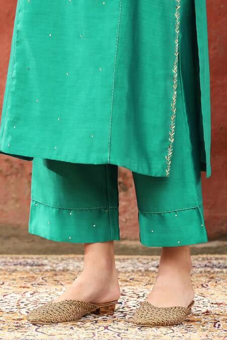 Weaver Story_Blue Chanderi Silk Embroidery Collared Placement Floral Bouquet Kurta Pant Set _at_Aza_Fashions