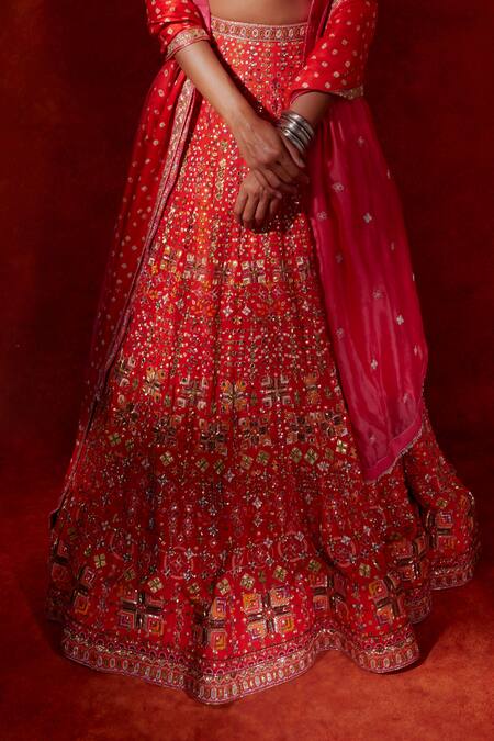 Anushka Khanna_Red Silk, Organza Embroidery Scoop Neck Hand Bridal Lehenga Set_Online_at_Aza_Fashions