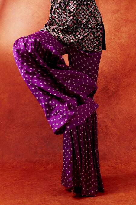 Anushka Khanna_Black Organza, Silk Embroidery Sweetheart Neck Floral Butti Kurta Gharara Set_Online_at_Aza_Fashions