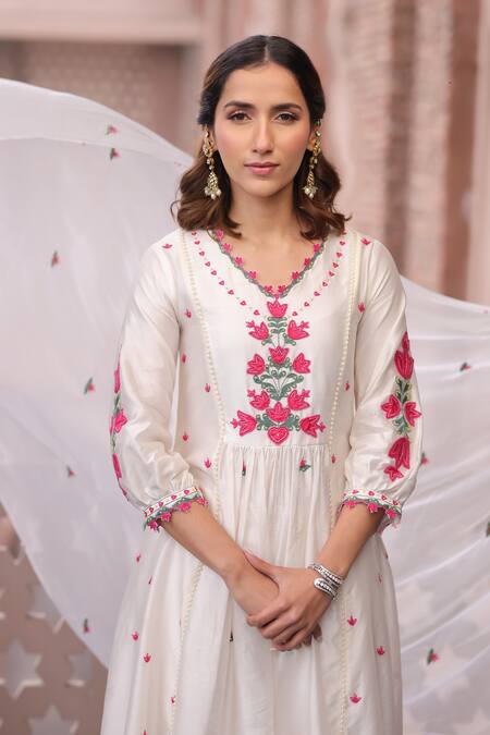Buy_Leela By A_Ivory Organza, Chanderi Beads, Embroidery V-neck Lotus Patchwork Anarkali Set _Online_at_Aza_Fashions