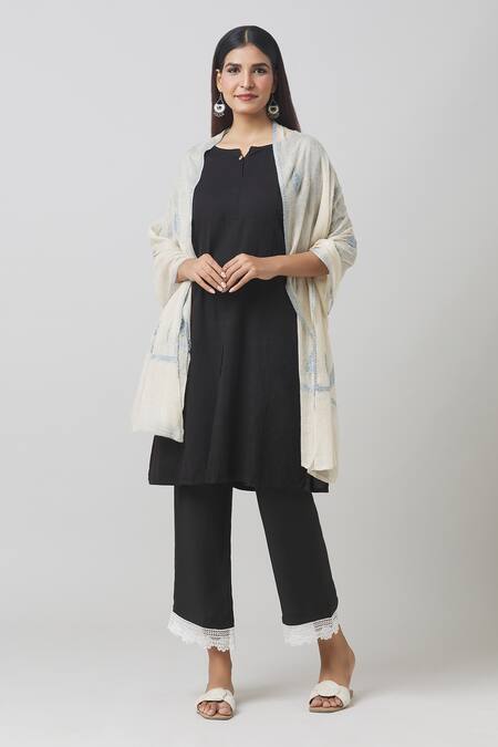 Toosh Kashmir Off White Sozni Hand Embroidered Shawl Online at Aza Fashions Toosh Kashmir_Off White Sozni Hand Embroidered Shawl _Online_at_Aza_Fashions