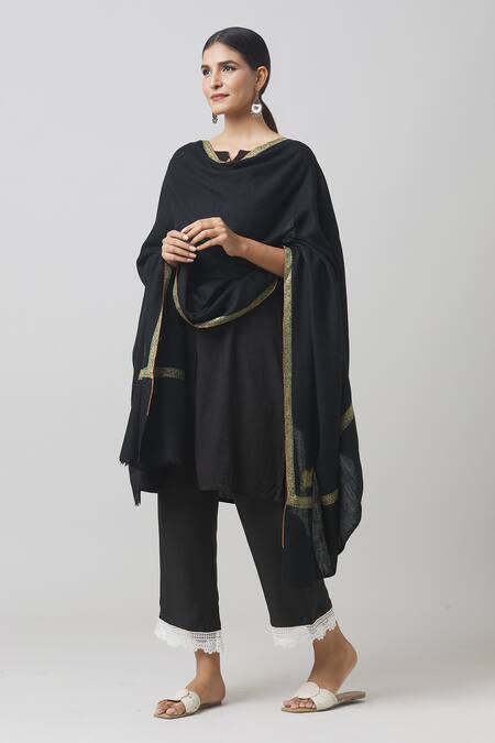 Toosh Kashmir Black Sozni Floral Border Embroidered Pashmina Shawl Online at Aza Fashions Toosh Kashmir_Black Sozni Floral Border Embroidered Pashmina Shawl_Online_at_Aza_Fashions