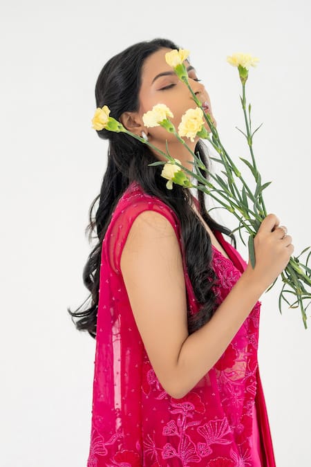 Buy Aanchal Vijaywargi Pink Organza Cut Work, Foxtail Solid Front Pleated Pre-draped Saree Set Buy_Aanchal Vijaywargi_Pink Organza Cut Work, Foxtail Solid Front Pleated Pre-draped Saree Set