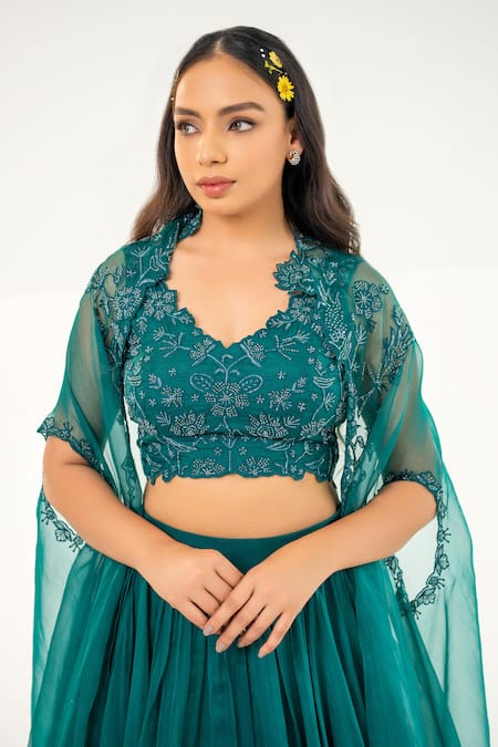 Aanchal Vijaywargi_Green Organza Embroidery, Cut Work V-neck Magnolia Fleur Cape Lehenga Set _at_Aza_Fashions