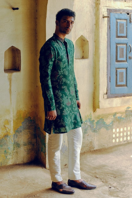 Buy_Drishti & Zahabia_Emerald Green Cotton, Silk Embroidery Bandhej Print Kurta With Pant _Online_at_Aza_Fashions