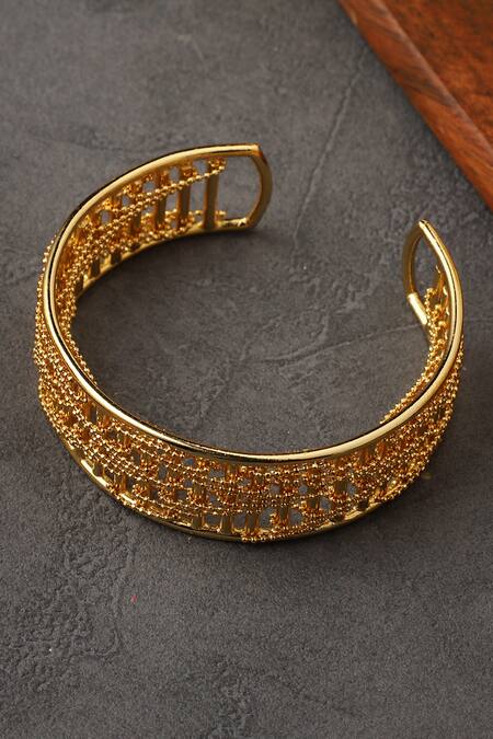Itrana Stripe Carved Bracelet 