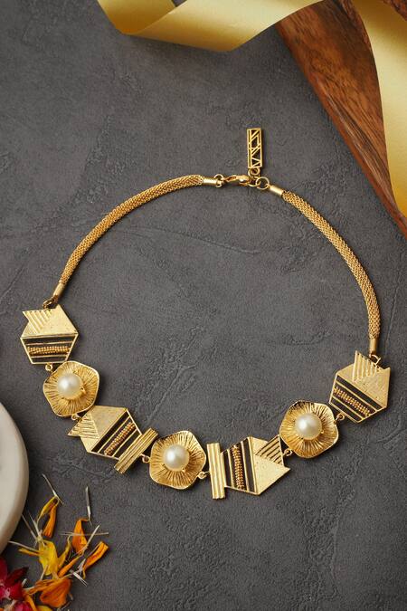 Itrana Blissful Bloom Necklace 