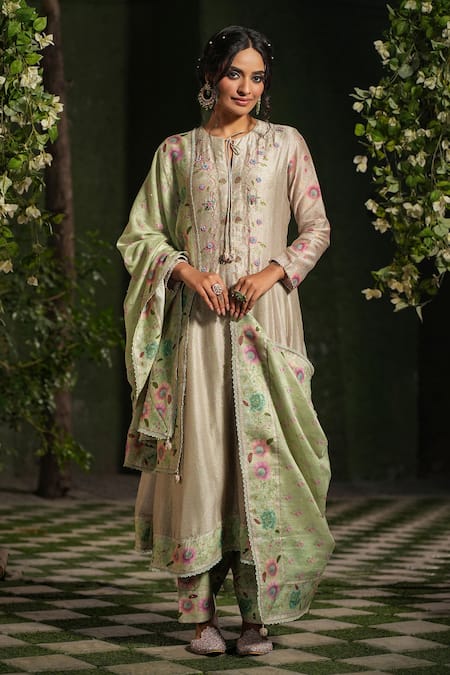 Label Niti Bothra Mughal Heer Embroidered Kalidar Kurta Set 