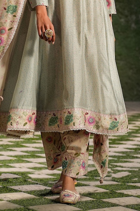Label Niti Bothra Ivory Silk, Chanderi Embroidery, Lace Mughal Heer Printed Kalidar Kurta Set Online at Aza Fashions Label Niti Bothra_Ivory Silk, Chanderi Embroidery, Lace Mughal Heer Printed Kalidar Kurta Set _Online_at_Aza_Fashions