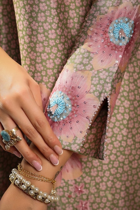 Label Niti Bothra_Green Silk, Chanderi Embroidery V-neck Floral Kurta And Pant Set _at_Aza_Fashions