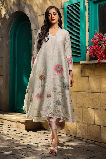 Buy_Label Niti Bothra_Ivory Silk, Chanderi Lace V-neck Mughal Phool Print Kurta And Pant Set _Online_at_Aza_Fashions