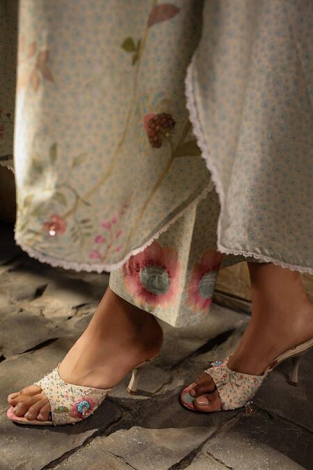 Label Niti Bothra_Ivory Silk, Chanderi Lace V-neck Mughal Phool Print Kurta And Pant Set _at_Aza_Fashions