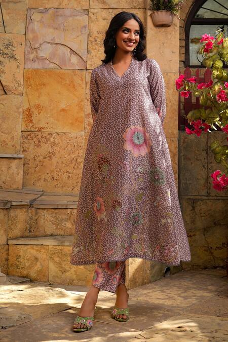 Label Niti Bothra_Purple Silk, Chanderi Embroidery V-neck Mughal Phool Kurta And Pant Set _Online_at_Aza_Fashions