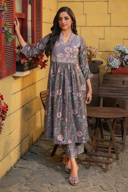 Label Niti Bothra_Purple Silk, Chanderi Embroidery V-neck Floral Print Pleated Kurta With Pant _Online_at_Aza_Fashions