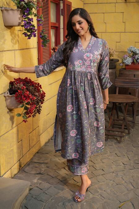 Buy_Label Niti Bothra_Purple Silk, Chanderi Embroidery V-neck Floral Print Pleated Kurta With Pant _Online_at_Aza_Fashions