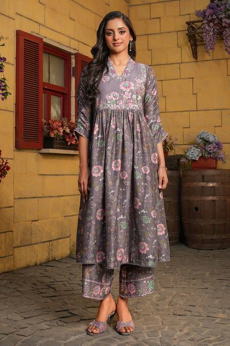 Buy_Label Niti Bothra_Purple Silk, Chanderi Embroidery V-neck Floral Print Pleated Kurta With Pant 