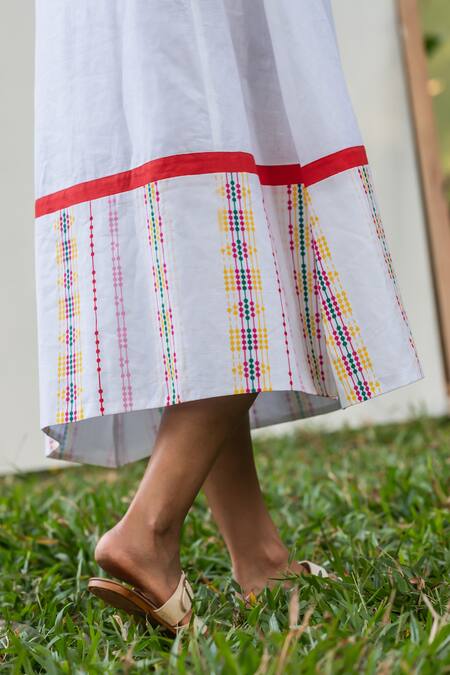 Prachi Kamat_White Cotton, Linen Embroidery Round Neck Portuguese Print Midi Dress _Online_at_Aza_Fashions