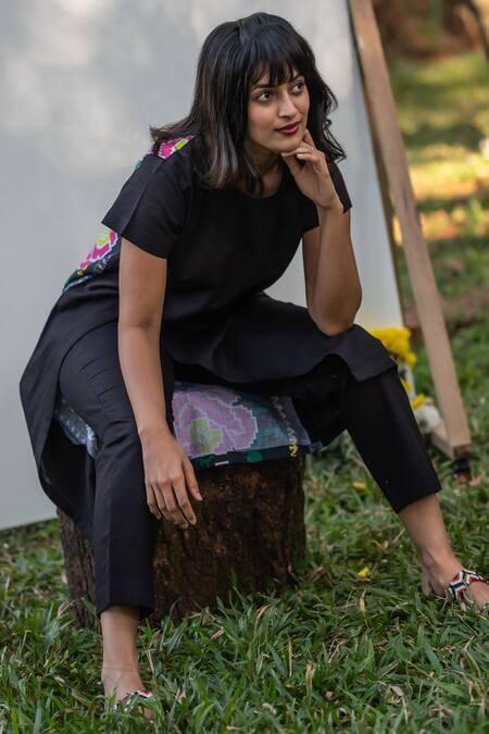 Prachi Kamat_Black Cotton, Linen Round Neck Front Slit Kurta With Solid Pant _at_Aza_Fashions