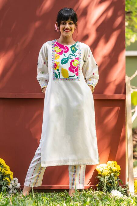 Prachi Kamat_White Chanderi Embroidery Round Portuguese Folk Print Straight Kurta Pant Set _Online_at_Aza_Fashions