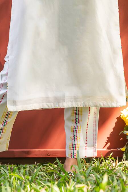 Buy Prachi Kamat White Chanderi Embroidery Round Portuguese Folk Print Straight Kurta Pant Set Online at Aza Fashions Buy_Prachi Kamat_White Chanderi Embroidery Round Portuguese Folk Print Straight Kurta Pant Set _Online_at_Aza_Fashions