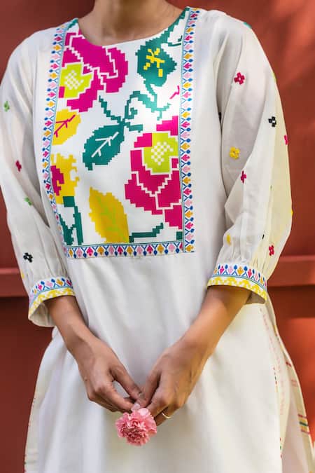 Buy_Prachi Kamat_White Chanderi Embroidery Round Portuguese Folk Print Straight Kurta Pant Set 