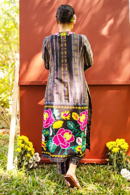 Prachi Kamat_Black Chanderi Embroidery Round Neck Portuguese Print Straight Kurta And Pant _at_Aza_Fashions