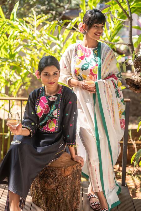 Buy_Prachi Kamat_Black Chanderi Embroidery Round Neck Portuguese Print Straight Kurta Pant Set 