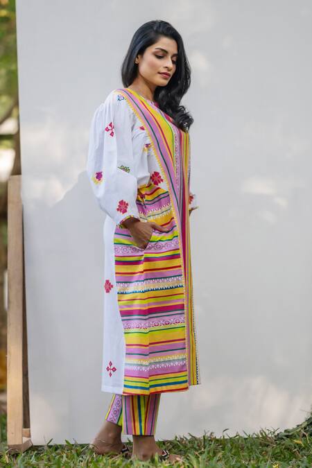 Prachi Kamat_Multi Color Cotton, Linen Embroidery Portuguese Folk Print Kurta And Pant Set _Online_at_Aza_Fashions