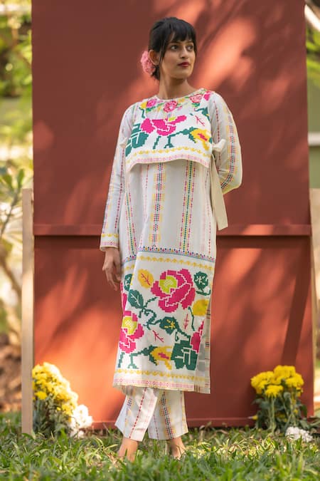 Prachi Kamat_White Chanderi Embroidery Round Neck Portuguese Print Kurta Set With Jacket _Online_at_Aza_Fashions