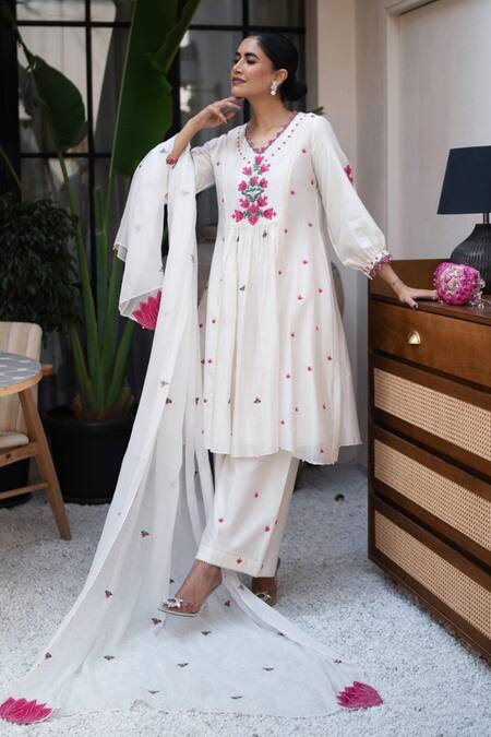Buy_Leela By A_Ivory Organza, Chanderi Beads, Embroidery V-neck Lotus Patchwork Anarkali Set 