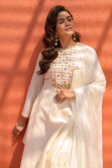 Shop Leela By A Ivory Chanderi, Organza, Linen Sequins Round Ghungroo Embellished Anarkali Set Shop_Leela By A_Ivory Chanderi, Organza, Linen Sequins Round Ghungroo Embellished Anarkali Set