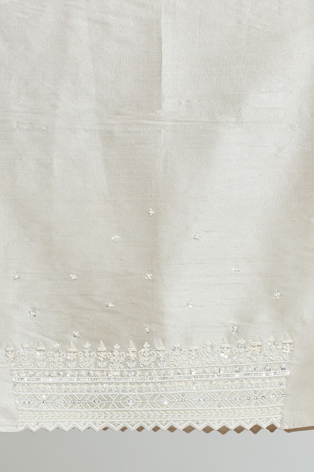 Anushree Reddy Ivory Organza Saahira Gul Embroidered Saree With Unstitched Blouse Fabric at Aza Fashions Anushree Reddy_Ivory Organza Saahira Gul Embroidered Saree With Unstitched Blouse Fabric _at_Aza_Fashions