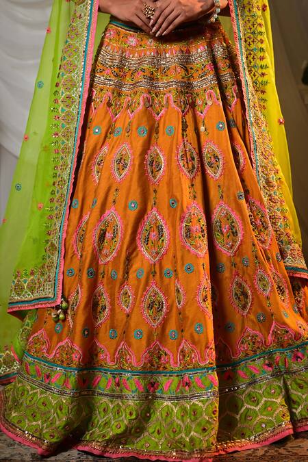 Shashank Arya Yellow Organza Embroidery Asymmetric Resham Lehenga Blouse Set at Aza Fashions Shashank Arya_Yellow Organza Embroidery Asymmetric Resham Lehenga Blouse Set_at_Aza_Fashions