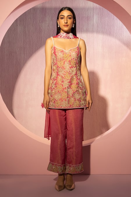 TYOHAR Tamara Floral Embroidered Kurta Set 