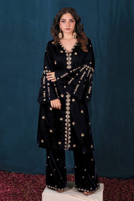 Saubhagya Blue Velvet Sequins V-neck Embroidered Kurta And Wide Legged Pant Set 