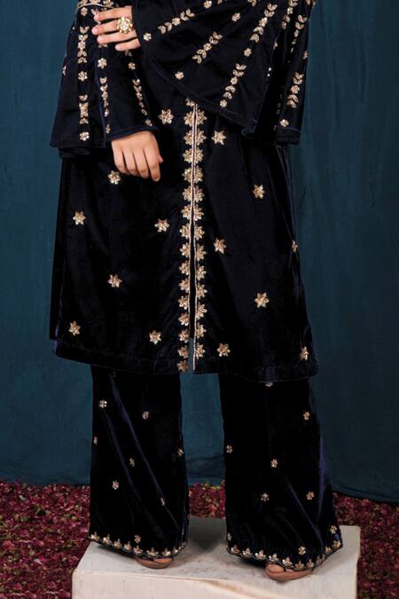 Saubhagya Blue Velvet Sequins V-neck Embroidered Kurta And Wide Legged Pant Set Online at Aza Fashions Saubhagya_Blue Velvet Sequins V-neck Embroidered Kurta And Wide Legged Pant Set _Online_at_Aza_Fashions