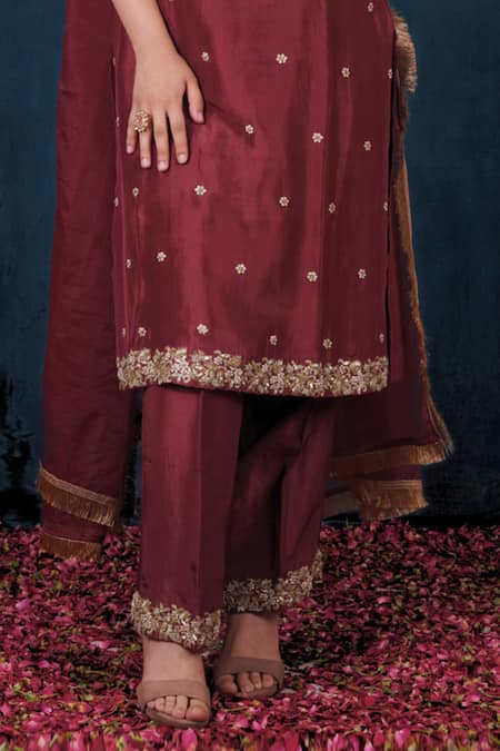 Buy Saubhagya Red Silk, Organza Metallic Thread, Zari, Embroidery V-neck Floral Kurta Set Online at Aza Fashions Buy_Saubhagya_Red Silk, Organza Metallic Thread, Zari, Embroidery V-neck Floral Kurta Set _Online_at_Aza_Fashions