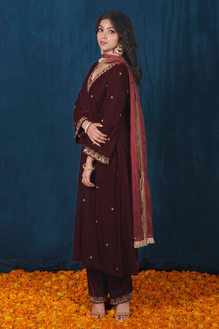Buy_Saubhagya_Red Velvet, Organza, Silk Sequins, Embroidery V-neck Dabka Kurta Pant Set _Online_at_Aza_Fashions