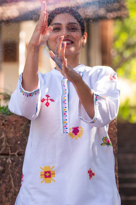 Prachi Kamat_White Cotton, Linen Embroidery Printed Asymmetric Straight Kurta With Pant _at_Aza_Fashions