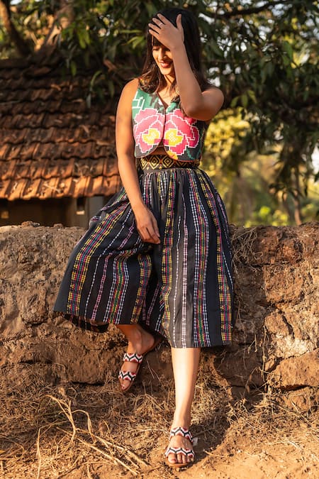 Prachi Kamat_Black Cotton, Linen V-neck Portuguese Folk Motif Top With Pant _at_Aza_Fashions