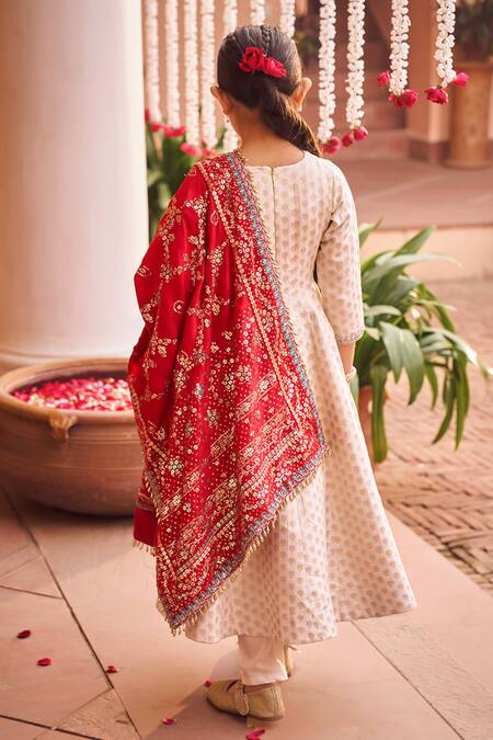 Shop Lashkaraa Off White Silk, Linen Embroidery, Sequins, Zari Floral Woven Anarkali Set at Aza Fashions Shop_Lashkaraa_Off White Silk, Linen Embroidery, Sequins, Zari Floral Woven Anarkali Set_at_Aza_Fashions