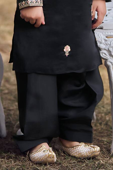 Buy_Lashkaraa_Black Silk Sequins, Zari Embroidered Kurta Set_Online_at_Aza_Fashions