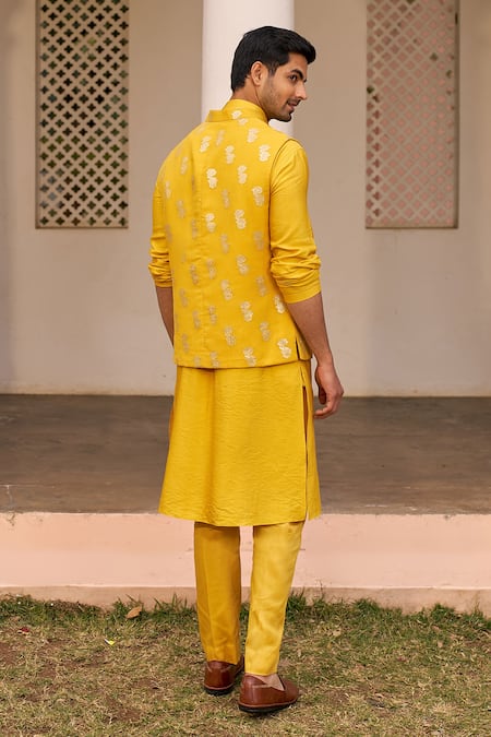 Shop_Chhavvi Aggarwal_Yellow Brocade, Chanderi Silk, Silk, Cotton Bloom Woven Banarasi Bundi Kurta Set _at_Aza_Fashions