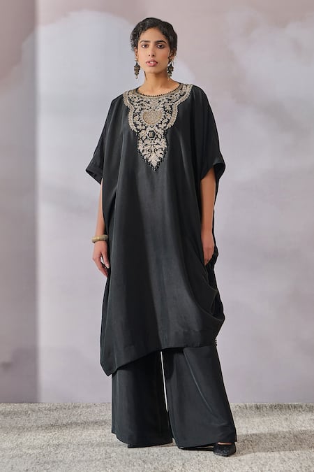 Tarun Tahiliani Black Silk Dupion Embroidered Floral Round Yoke Kaftan And Pant Set 