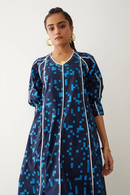 Buy Son Of A Noble Snob Blue Cotton V-neck Frida Cube Print Dress Online at Aza Fashions Buy_Son Of A Noble Snob_Blue Cotton V-neck Frida Cube Print Dress _Online_at_Aza_Fashions