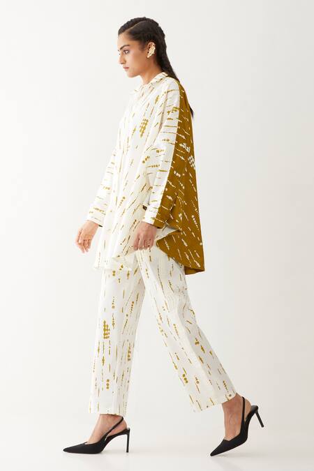 Son Of A Noble Snob Off White Cotton Satin Printed Blot Collar Hidori Shirt And Pant Set at Aza Fashions Son Of A Noble Snob_Off White Cotton Satin Printed Blot Collar Hidori Shirt And Pant Set _at_Aza_Fashions
