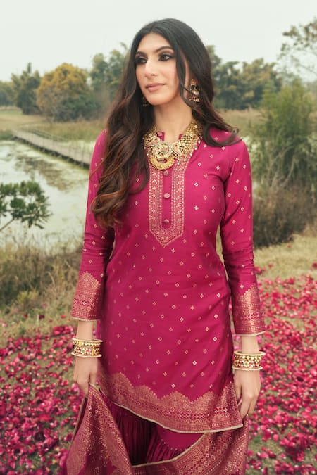 Safaa Magenta Velvet Embroidery The Azeela Paisley Motifs Woven Kurta Sharara Set Online at Aza Fashions Safaa_Magenta Velvet Embroidery The Azeela Paisley Motifs Woven Kurta Sharara Set _Online_at_Aza_Fashions